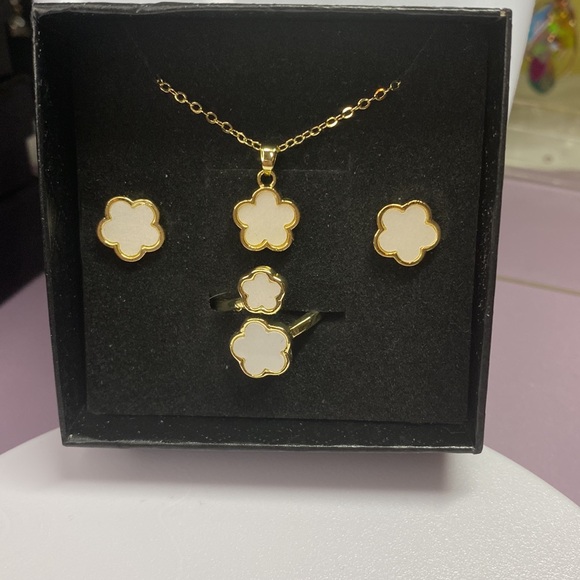 SETS WITH RING - Picture 2 of 6